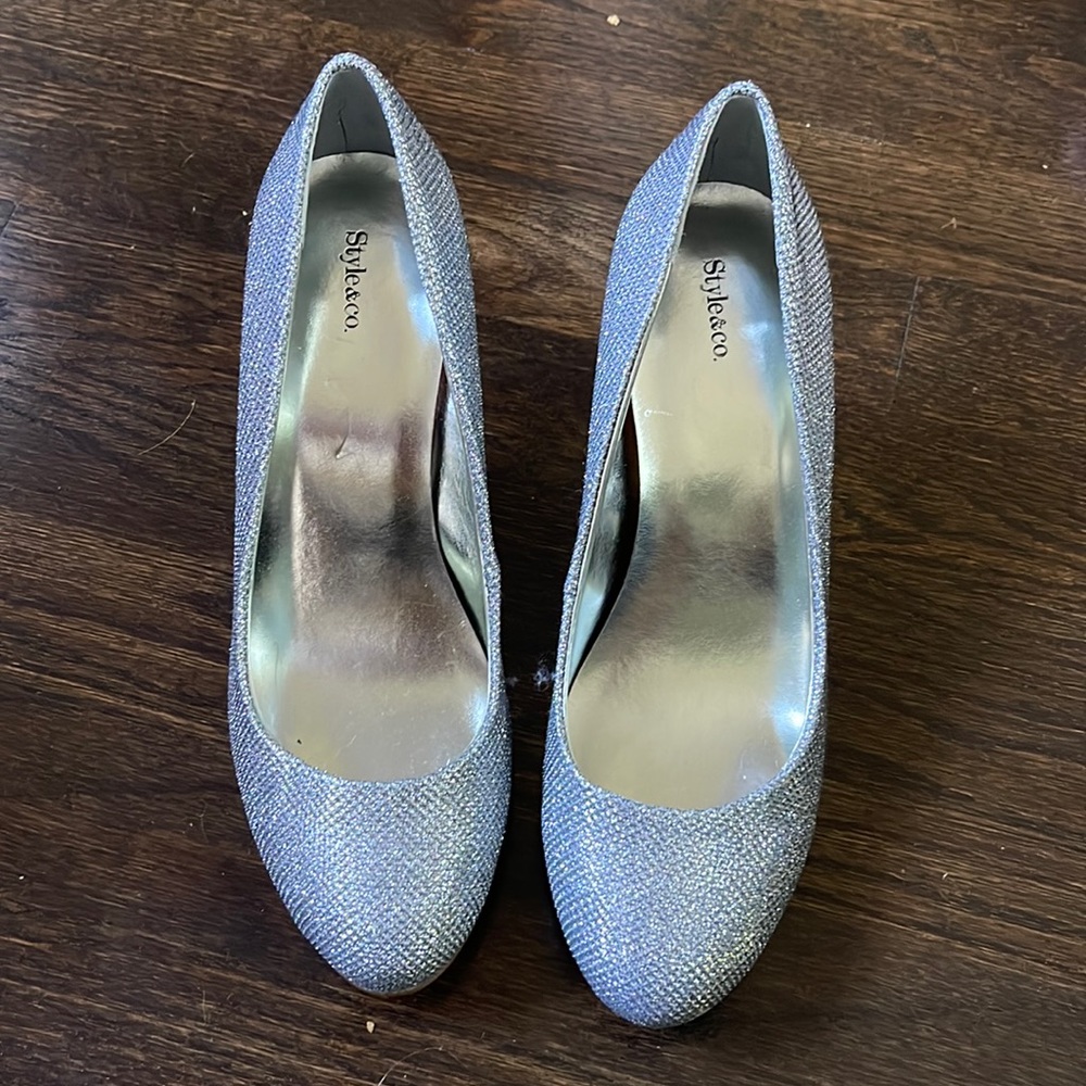 Style co. Glitter silver heels. Size 7